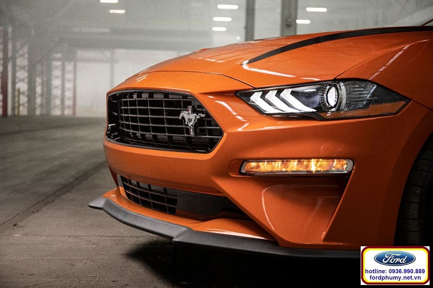 Ford Mustang 2.3 EcoBoost 2020 len dinh voi goi do tu Ford Performance